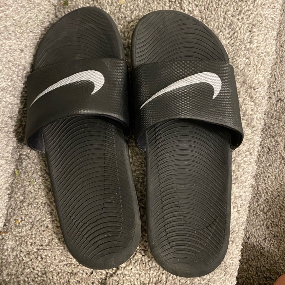 Nike benassi slides
